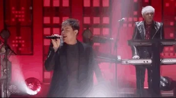 200.webp?cid=ecf05e477dfd9trnwrzru178ww9rhfep0uh1jhtich7wdb2f&ep=v1_gifs_search&rid=200.webp&ct=g