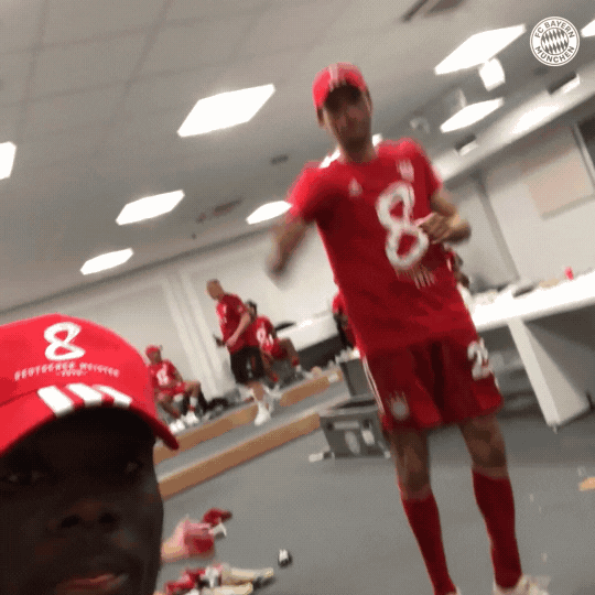 Thomas Muller Dancing GIF by FC Bayern Munich