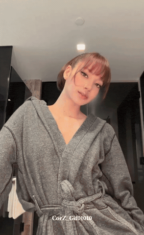 Queen Lisa GIF
