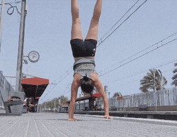 anabelpump crossfit handstandwalk hand stand walk hsw crossfit GIF