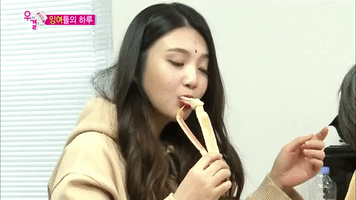 Red Velvet Eating GIF