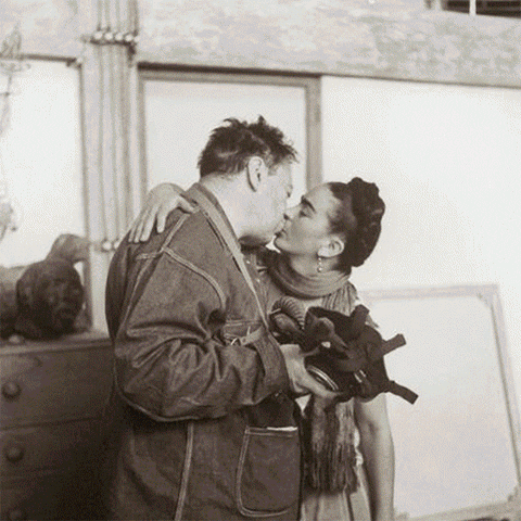chloecomprando #kisses #besos GIF