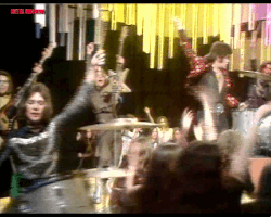 200.gif?cid=fc005b0880b53d876e760b223b76477e9bae16cc2a61f6a3&rid=200.gif&ct=g