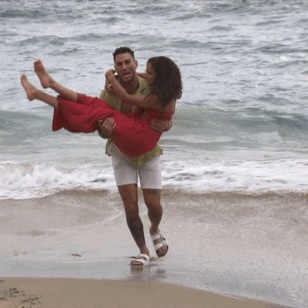 Carrying Reality Show GIF by Bachelor in Paradise