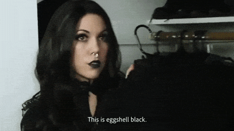В твоём гардеробе есть одежда чёрного цвета