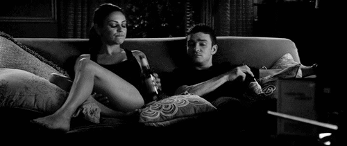 「watching movie together gif」的圖片搜尋結果"
