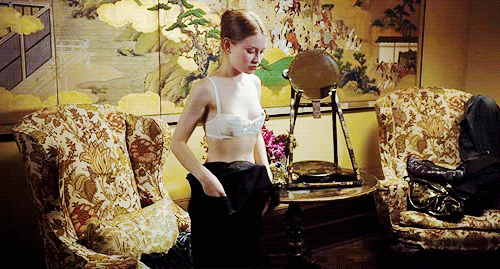 https://media2.giphy.com/media/pRybxd5ZHXGTe/source.gif