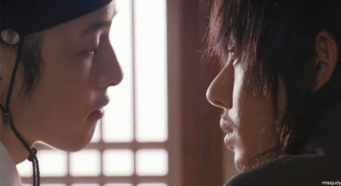 Perso, j'imagine très bien le duo de Sungkyunkwan Scandal dans les rôles titres. Pas vous ;) ?