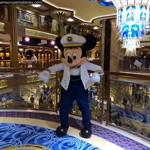 Happy Mickey Mouse GIF by Amo Cruzeiro Disney