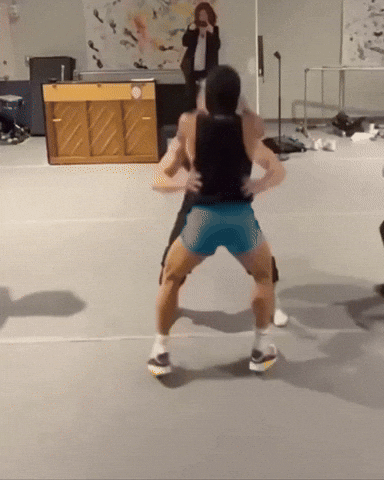 giphy.gif?cid=9b38fe91nfckpbirzjmtzamvt2mfc043gg37pvby2z2n52ph&ep=v1_gifs_username&rid=giphy.gif&ct=g