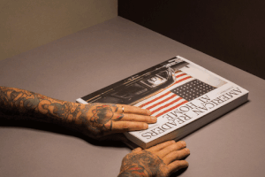 American Readers At Home #Ludovic Balland #Mwmag # Book #Hands #Tattoohands #Scheidegger&Spiess GIF