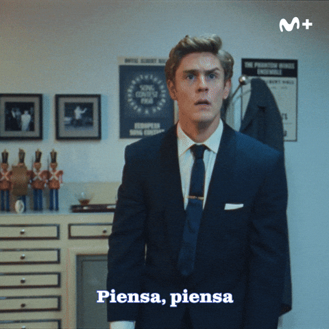 o que voce acha em espanhol

DESCRIÇÃO DA IMAGEM: Cena da série espanhola "La Canción", que se passa em 1968. O personagem do ator Patrick Criado está falando "pensa" enquanto faz sinal de calma com as mãos. Ele é um homem de cabelos loiros levemente ondulados nas pontas e curtos e está usando camisa branca, terno e gravata azul escuros e um relógio de pulso preto e dourado na mão esquerda.