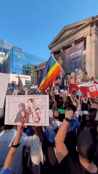 Protesters Pack Steps of Vancouver Art Gallery in Solidarity With Iranian People