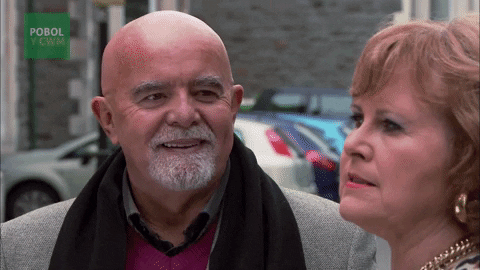 bbc teledu GIF by Pobol y Cwm