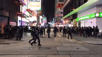 'First Tear Gas of 2020': Hong Kong Police, Protesters Clash Early on New Year's Day