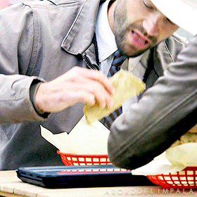 aborddelimpala giphyupload eating taco jared padalecki GIF
