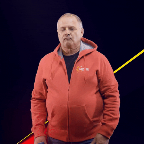 monsieur avec une perceuse