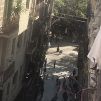 Police Clear Bystanders, Comb Streets in Barcelona