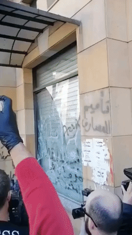 Beirut Protesters Break Bank Windows as Anger Over Failing Economy Continues