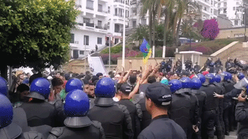 Police Struggle to Corral Protesters Near Government Buildings in Algiers