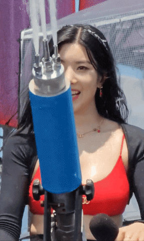 yh5271 giphyupload 권은비 일본 워터밤 GIF