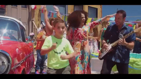 howied giphygifmaker dance family espanol GIF
