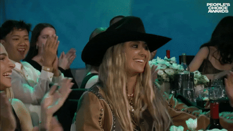 Peoples Choice Awards Lainey Wilson GIF by NBC