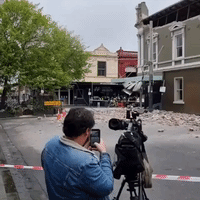Restaurant Crumbles After Earthquake Shakes Melbourne, Victoria