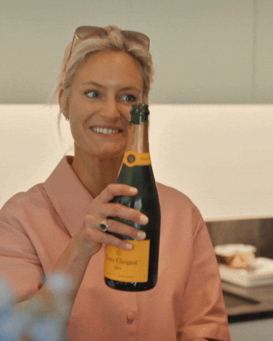 Champagne Kiki GIF by GoPlay