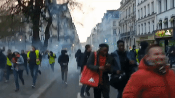 Riot Police Disperse Yellow Vest Protest in Rouen