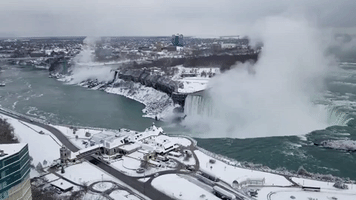 Snow Transforms Niagara Falls Into 'Wintery Wonderland'