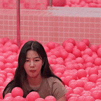 Helmets kpop confused idol le sserafim GIF