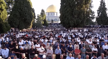 Tens of Thousands Attend Eid al-Adha Morning Prayers in Jerusalem