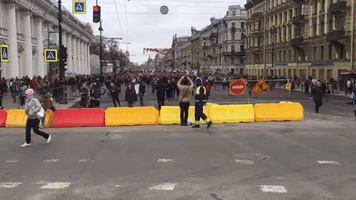 Saint Petersburg Protesters Dismantle Barriers Corralling March Route
