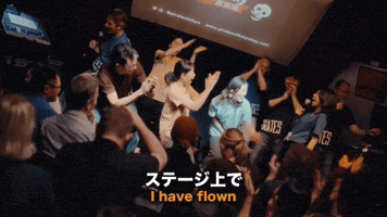 ステージ上で飛んだ事があります / I have flown on stage before
