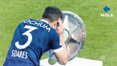 Football Reaction GIF by MolaTV