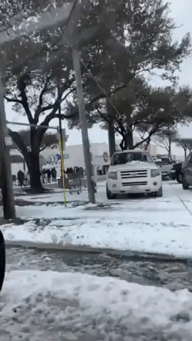 Texans Line Up Outside Grocery Store to Buy Supplies After Winter Storm Restricts Hours
