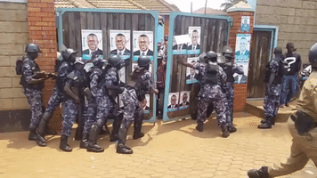 Police Storm Offices of Opposition Candidate