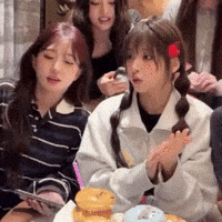 Shoulder Haewon GIF