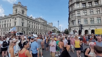 'Freedom Day': Anti-Vaccine Protesters Gather in London as Remaining Lockdown Measures Ease in England
