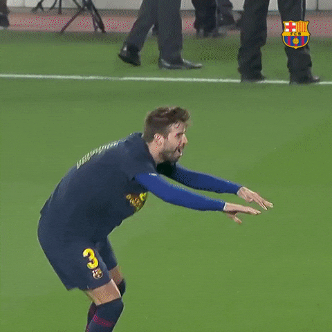 superestimado em espanhol

DESCRIÇÃO: O jogador catalão Gerard Piqué está fazendo uma dancinha e termina com uma sarrada no ar. 