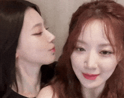 Gidle Kiss GIF