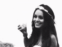 ryan reynolds gal gadot vanessa hudgens phoebe tonkin zoey deutch GIF