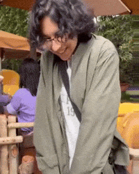 itseliezer itseliezer itseli i can squeeze in GIF