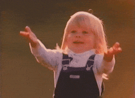 Video gif. Little girl in overalls smiles and reaches out to catch a ball. The ball hits her chest as she moves in to grab it, but her arms are too far up and the ball falls on the ground.



inFlux English School: Como são as brincadeiras de criança em inglês?