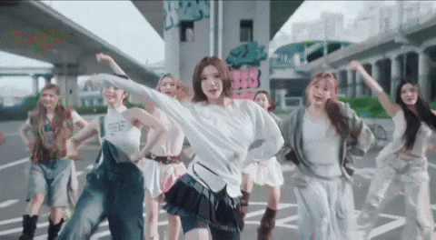 Jiwoo GIF