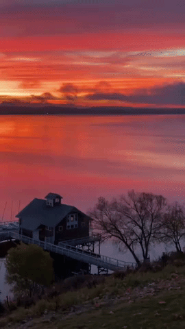 'Morning Glory': Blazing Sunrise Illuminates Finger Lakes Region