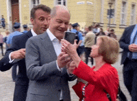 Selfie Hug GIF by Tagesspiegel