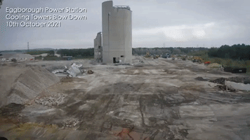 Demolition Crew in UK Blasts Power Station's Last Standing Towers