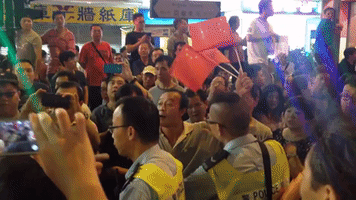 Police Remove Violent Opposers of Protests in Mong Kok